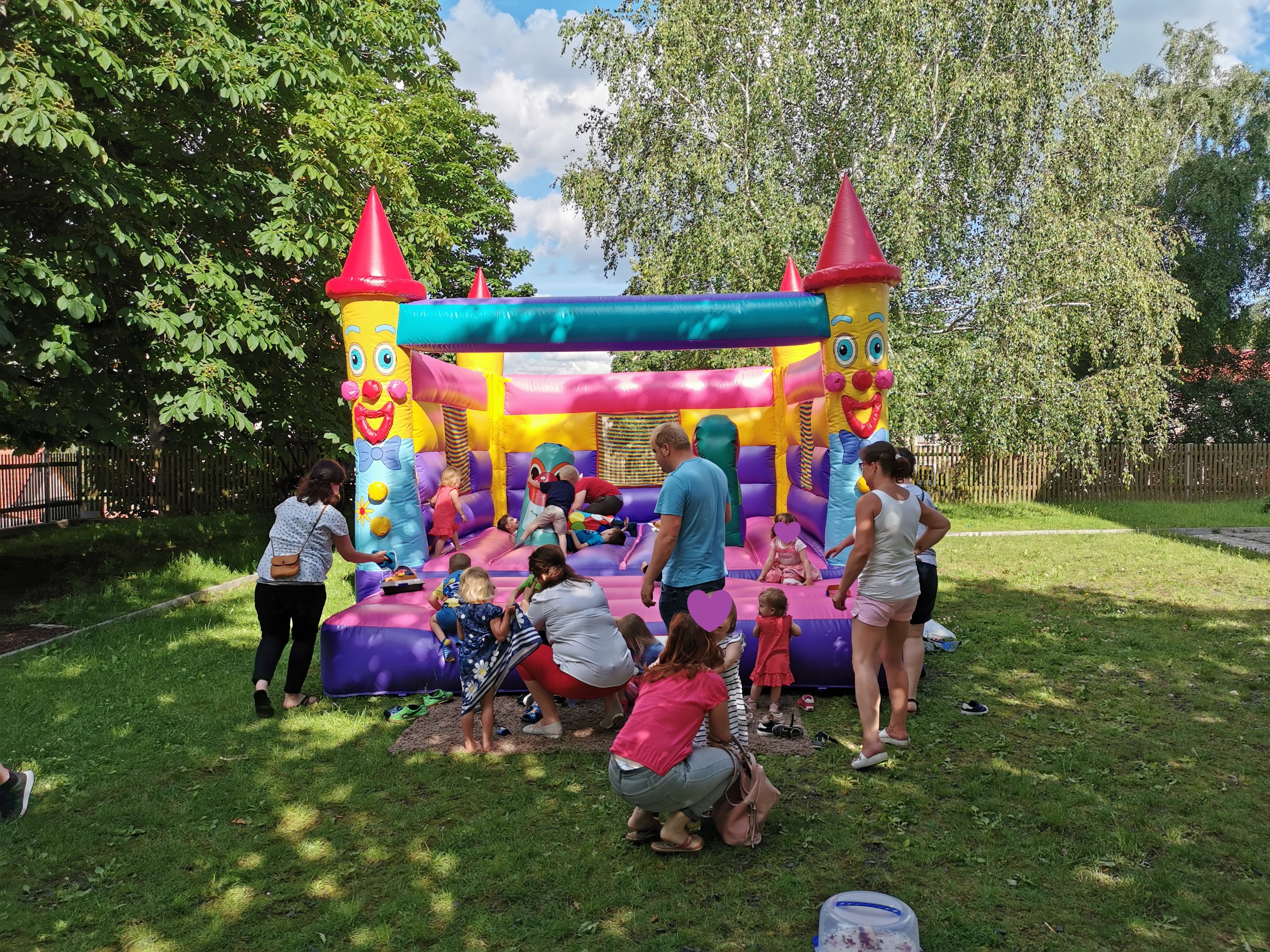 Hüpfburg auf Kinderfest Kita Storchennest Gerstungen